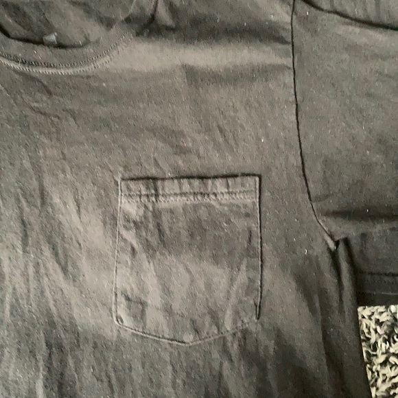 Bundle, 3 black hanes shirts with pocket - Picture 3 of 3